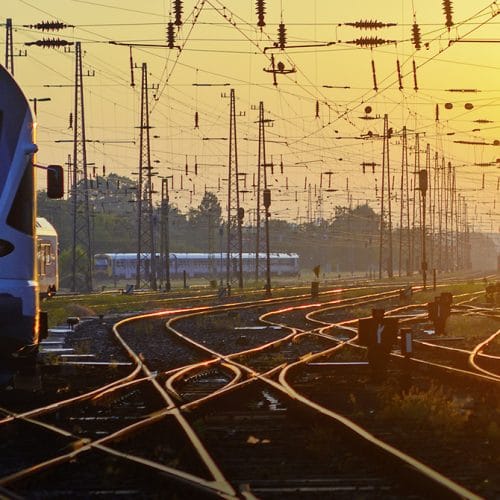 Bahnwaggons aus Belarus in Ungarn unterwegs